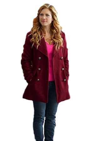 Anna Kendrick Wearing a Maroon Wool Coat in Pitch Perfect 3