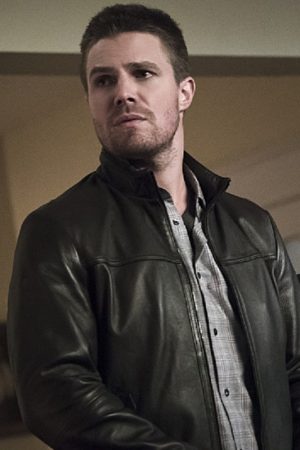 Stephen Amell Wearing Black Leather Jacket In Arrow Series