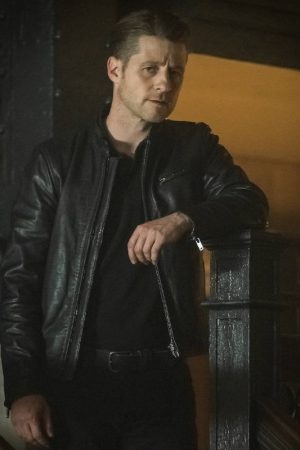 Ben McKenzie Wearing Black Leather Jacket In Gotham Series