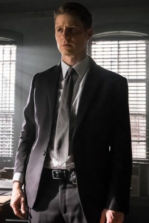 Ben McKenzie Wearing Black Suit In Gotham