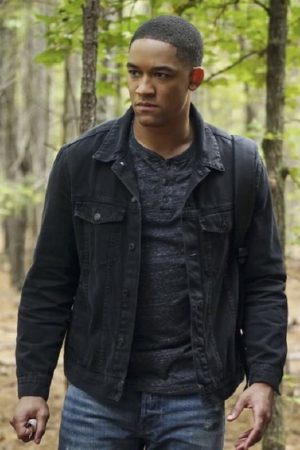 Peyton 'Alex' Smith Wearing Black Jacket In Legacies This Christmas Was Surprisingly Violent
