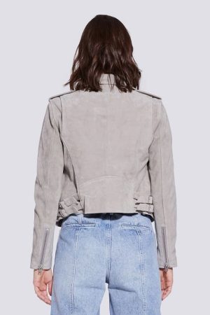 women wearing gray jacket