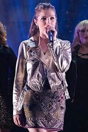 Actress Anna Kendrick Wearing Pitch Silver Jacket In Perfect 3 as Beca