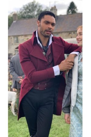 Rege Jean Page Wearing Maroon Coat In Bridgerton