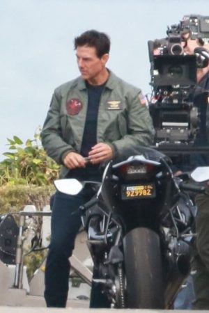 Film Top Gun Maverick Actor Tom Cruise Wearing Green Jacket