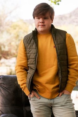 Actor Jeremy Ray Taylor Wearing Bomber Vest In Big Sky as Bridger Ryan